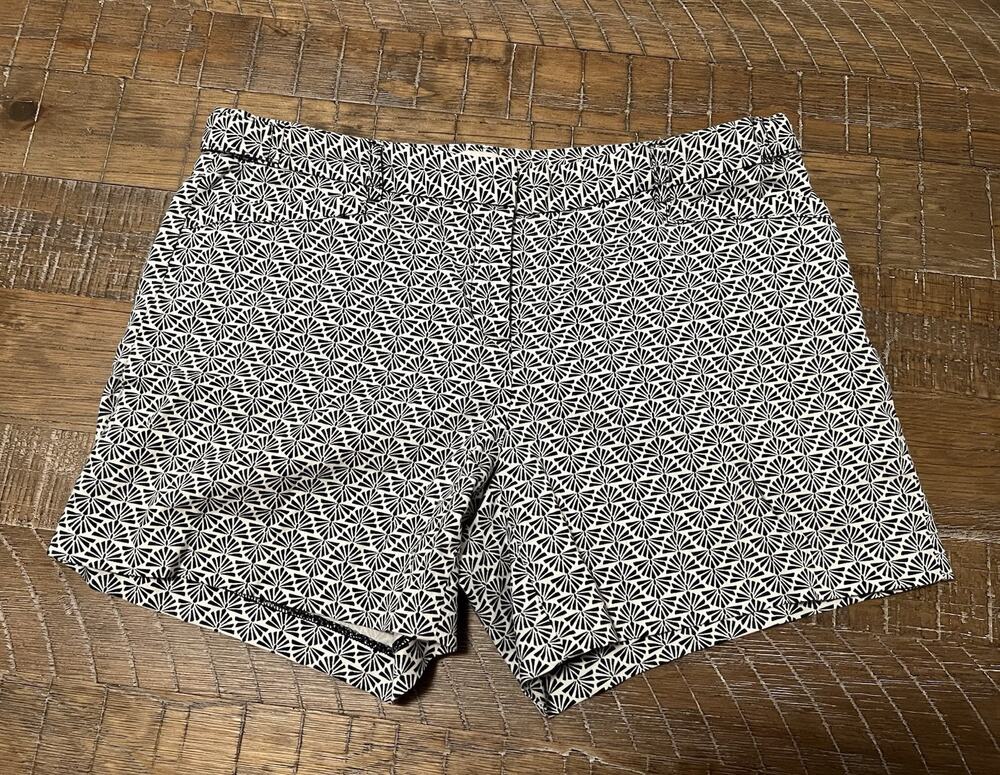 Laundry by Shelli Segal Women's Printed Walking Shorts Size 8